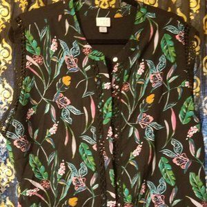 Fun blouse with attention to details